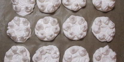 Шаг 1: безе загадочный поцелуй