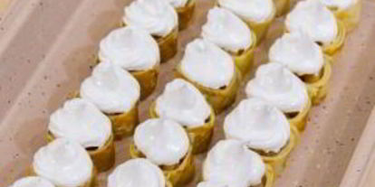 Шаг 10: блинчиков с яблоками под безе