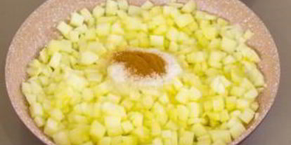 Шаг 2: блинчиков с яблоками под безе