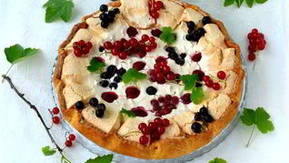 Рецепт Галеты с безе и ягодами