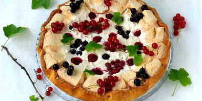 Шаг 8: галеты с безе и ягодами