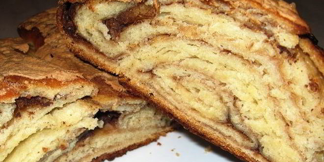 Рецепт сдобного рулета под шапкой безе