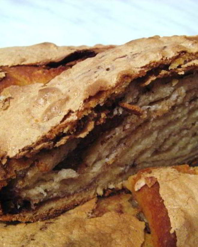 Рецепт сдобного рулета под шапкой безе