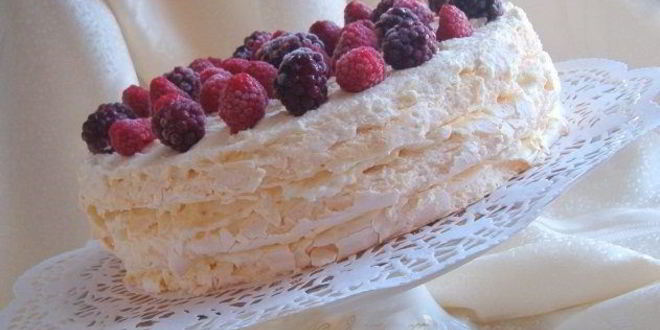 Рецепт торта-безе с ягодами