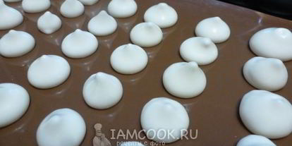 Шаг 7: вегетарианского безе с малиной из нутового отвара