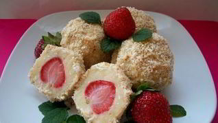 Рецепт Домашних фитнес-конфеты с клубникой