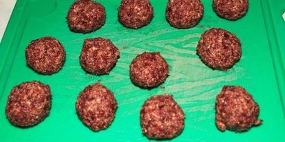 Шаг 3: конфет из отрубей и вяленой клюквы