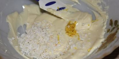 Шаг 2: конфет с лимонной цедрой и кокосовой стружкой