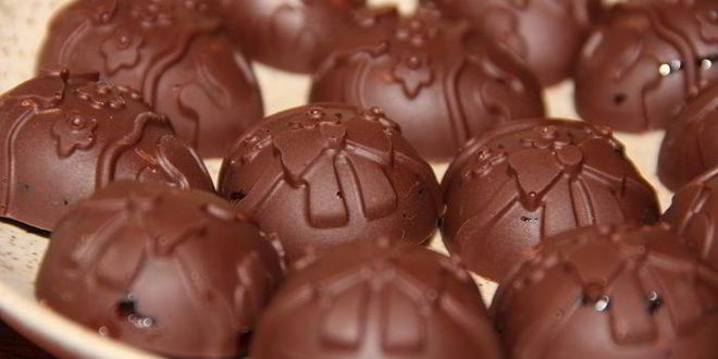 Рецепт Шоколадных конфет с курагой и вишневым джемом
