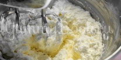 Шаг 2: белкового заварного масляного крема