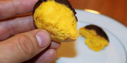 Шаг 17: биньего с кремом шантильи, покрытый шоколадным ганашем