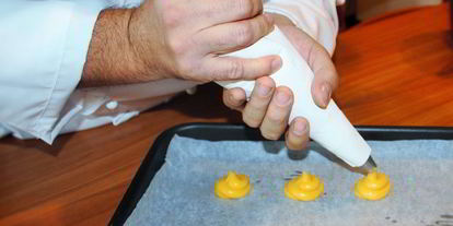 Шаг 4: биньего с кремом шантильи, покрытый шоколадным ганашем