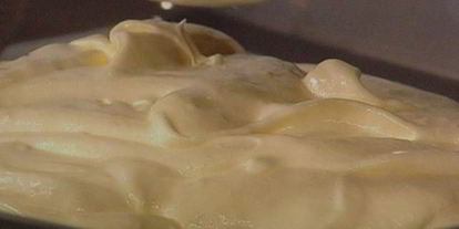 Шаг 3: бисквитного рулета с вишневым кремом и малиной