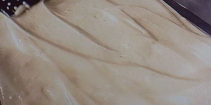 Шаг 4: бисквитного рулета с вишневым кремом и малиной