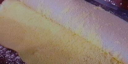 Шаг 6: бисквитного рулета с вишневым кремом и малиной