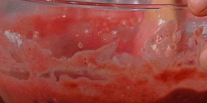 Шаг 8: бисквитного рулета с вишневым кремом и малиной