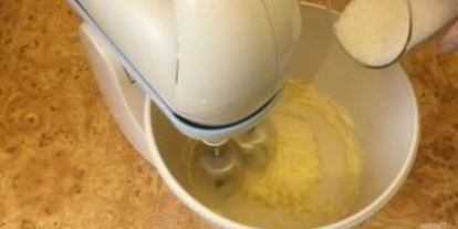 Шаг 3: бисквитного рулета со сливочно-молочным кремом