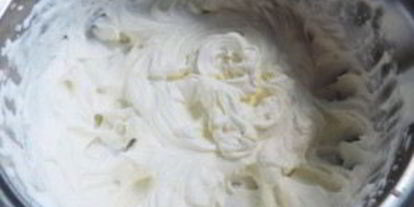 Шаг 4: крема для клубничного торта