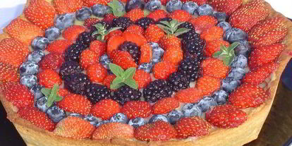 Шаг 8: кростаты с ягодами и заварным кремом