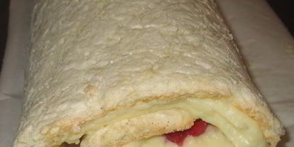 Шаг 5: рулета на белках с заварным кремом