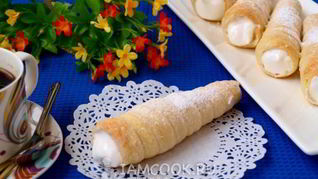 Рецепт Трубочек из слоеного теста с кремом