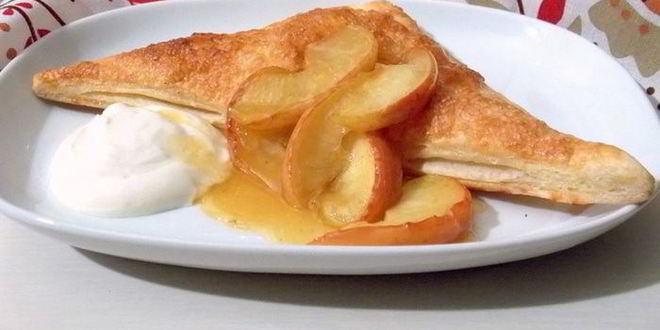 Рецепт Яблок на слоеном тесте со сметанным кремом