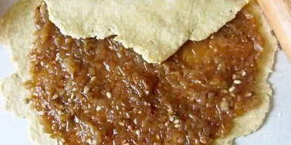 Шаг 10: рулета с луковым мармеладом