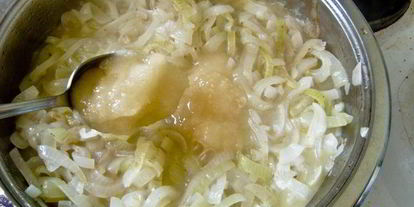 Шаг 3: рулета с луковым мармеладом