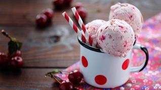 Рецепт Домашнего мороженого Вишня в йогурте