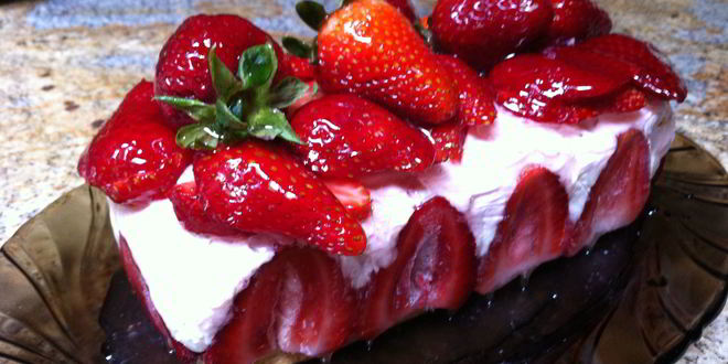 Рецепт клубничного торта-мороженого