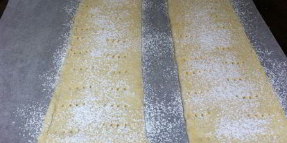 Шаг 1: клубничного торта-мороженого