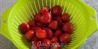 Шаг 1: мороженого из банана и клубники