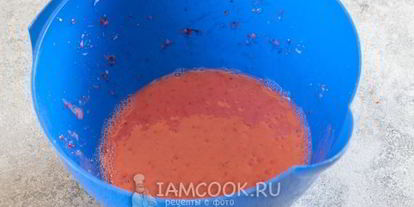 Шаг 3: мороженого из банана и клубники