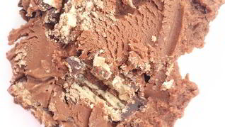 Рецепт Шоколадного мороженого с конфетами KitKat