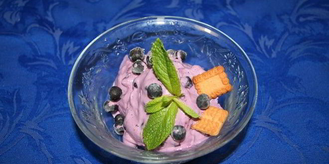 Рецепт Сырного черничного мороженого