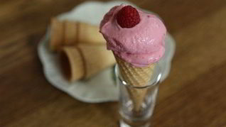 Рецепт Творожно-малинового мороженого