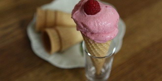 Рецепт творожно-малинового мороженого