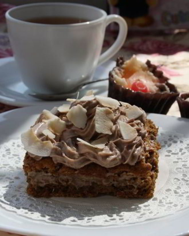 Рецепт легкого кофейного бисквита с кокосовым муссом