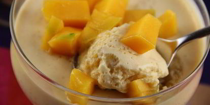 Шаг 7: мусса из манго со сгущенкой