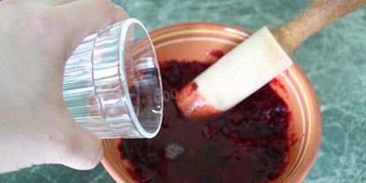 Шаг 2: мусса клюквенного с манной крупой