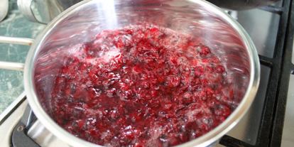 Шаг 5: мусса клюквенного с манной крупой