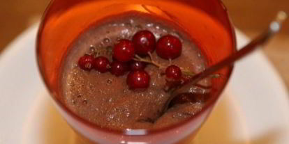 Шаг 5: шоколадного мусса с красной смородиной