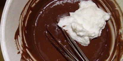 Шаг 3: шоколадного мусса с нежным сливочным кремом и абрикосовым желе