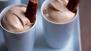 Рецепт Шоколадного мусса с пьяными сливками