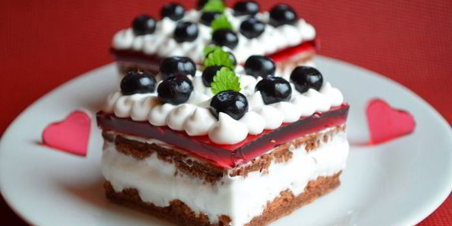 Рецепт тирамису с кокосовым муссом, малиновым желе и черникой