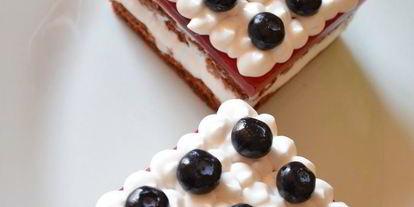 Шаг 13: тирамису с кокосовым муссом, малиновым желе и черникой