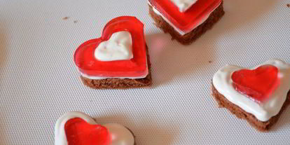 Шаг 14: тирамису с кокосовым муссом, малиновым желе и черникой