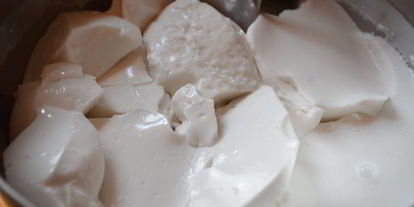 Шаг 4: тирамису с кокосовым муссом, малиновым желе и черникой