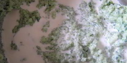 Шаг 13: торт-мусс с курицей, шпинатом и черри