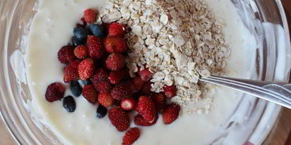 Шаг 5: творожного мусса с ягодами и злаками